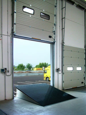 Yard Ramp Lip Dock Leveler 6T 10T Capacity Hydraulic Loading Dock Ramps IP54 For Truck